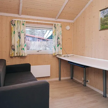 7 Person In Asnaes-by Traum *